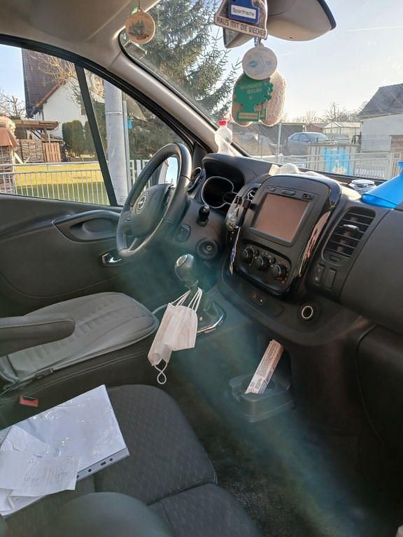 Gebraucht Opel Vivaro 125 PS (91 kW) 2016 Silber Van / Kleinbus