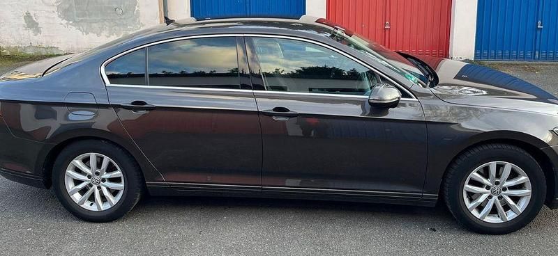 Gebraucht VW Passat Comfortline 125 PS (91 kW) 2017 Braun Limousine