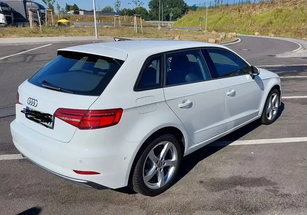 Gebraucht Audi A3 Sport 116 PS (85 kW) 2020 Weiß Limousine