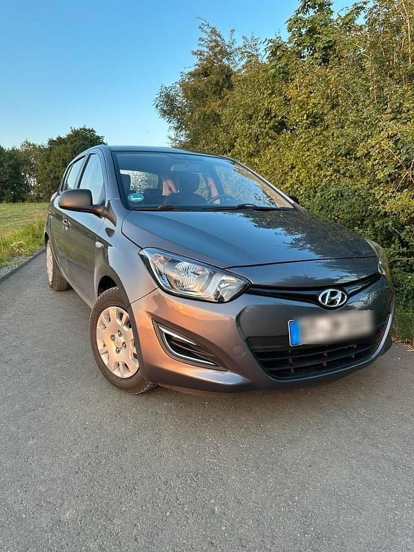Grau Gebraucht 2014 Hyundai i20 Kleinwagen | 5.500 € (Guter Preis) - Bild 1/4