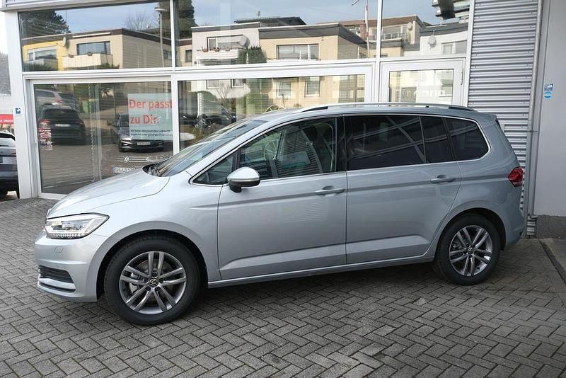 Neu VW Touran Edition 150 PS (110 kW) 2026 Oyster silber metallic Van / Kleinbus