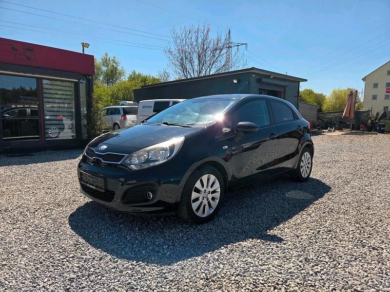 Gebraucht Kia Rio 75 PS (55 kW) 2013 Schwarz Limousine