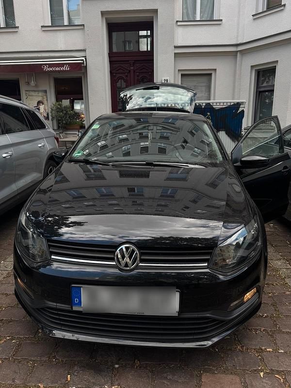 Schwarz Gebraucht 2017 VW Polo Trendline Kleinwagen | 10.990 € (Fairer Preis) - Bild 1/3