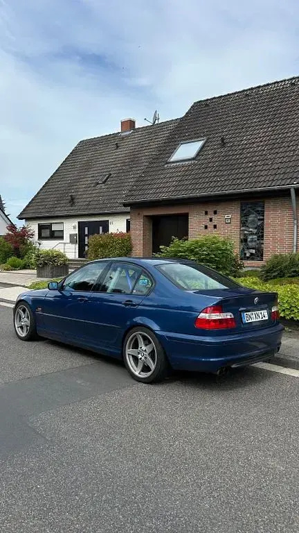 Gebraucht BMW 325 M Sport 192 PS (141 kW) 2001 Blau Limousine