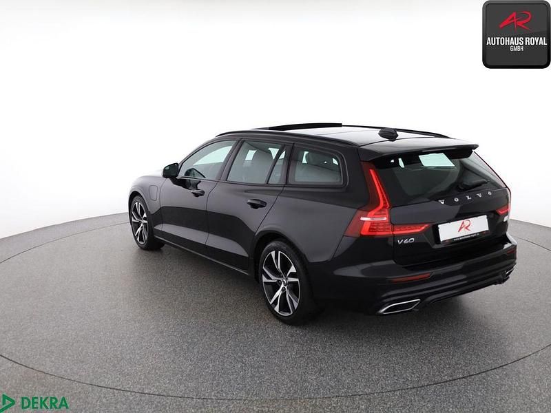 Gebraucht Volvo V60 Plus 253 PS (186 kW) 2022 Onyx black Kombi