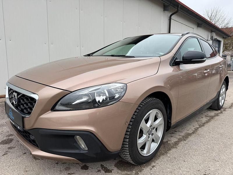 Gebraucht Volvo V40 CC Momentum 150 PS (110 kW) 2013 Braun Kombi