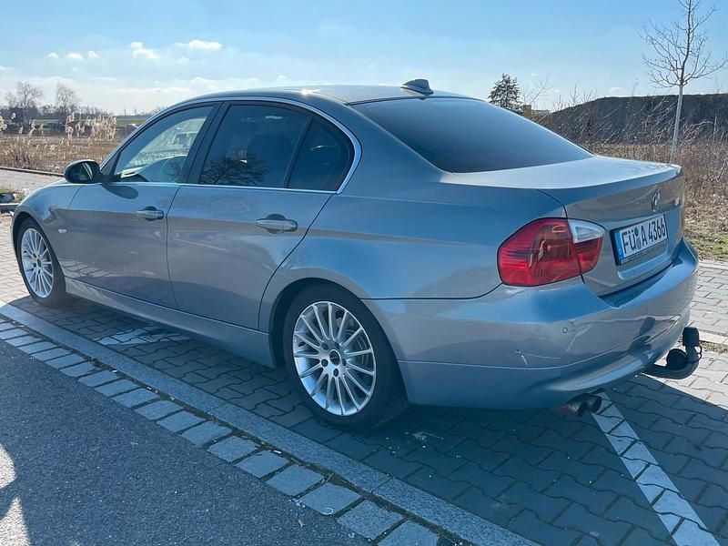 Gebraucht BMW 325 218 PS (160 kW) 2005 Grau Limousine