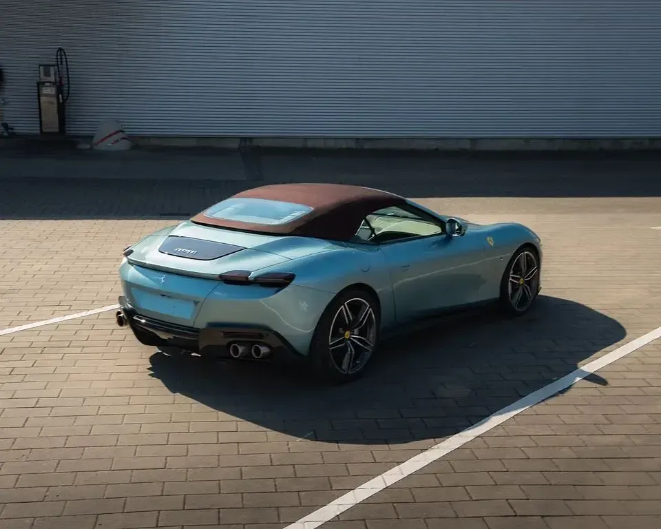 Neu Ferrari Roma 620 PS (456 kW) 2025 Blau Cabrio