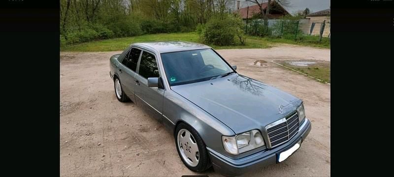 Gebraucht Mercedes E300 220 PS (161 kW) 1992 Grau Limousine