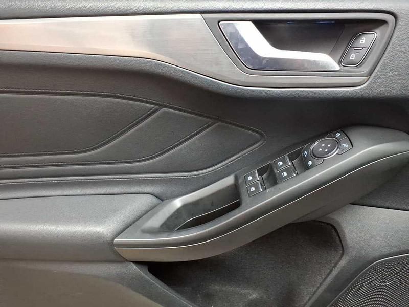 Gebraucht Ford Focus Titanium 120 PS (88 kW) 2019 Frostweiß Kombi