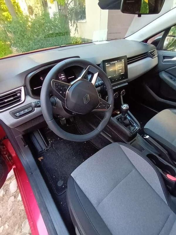 Neu Renault Clio V 91 PS (66 kW) 2025 Rot Limousine