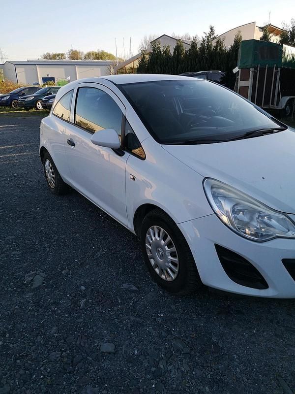 Gebraucht Opel Corsa 70 PS (51 kW) 2012 Weiß Kleinwagen