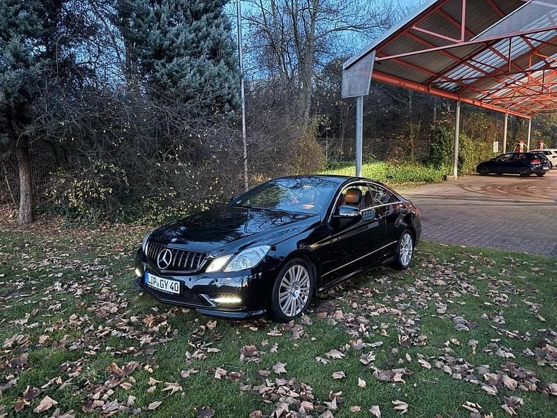 Gebraucht Mercedes E350 265 PS (194 kW) 2012 Schwarz Coupé