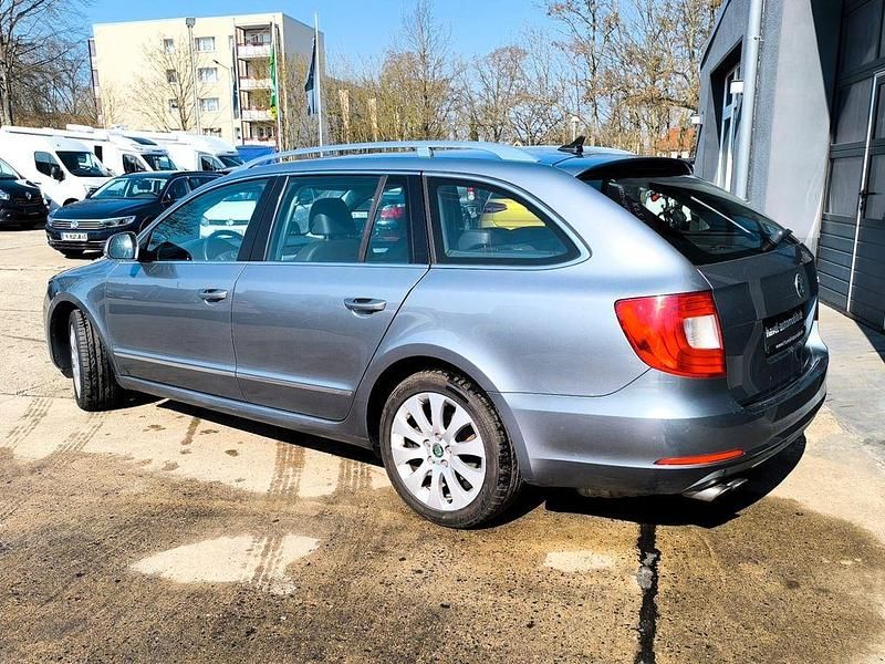 Gebraucht Skoda Superb Elegance 170 PS (125 kW) 2010 Grau Kombi