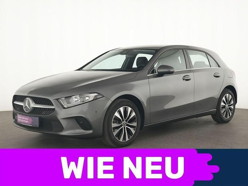 Mountaingrau Gebraucht 2022 Mercedes A250 Business Limousine | 24.704 € (Superpreis) - Bild 1/4