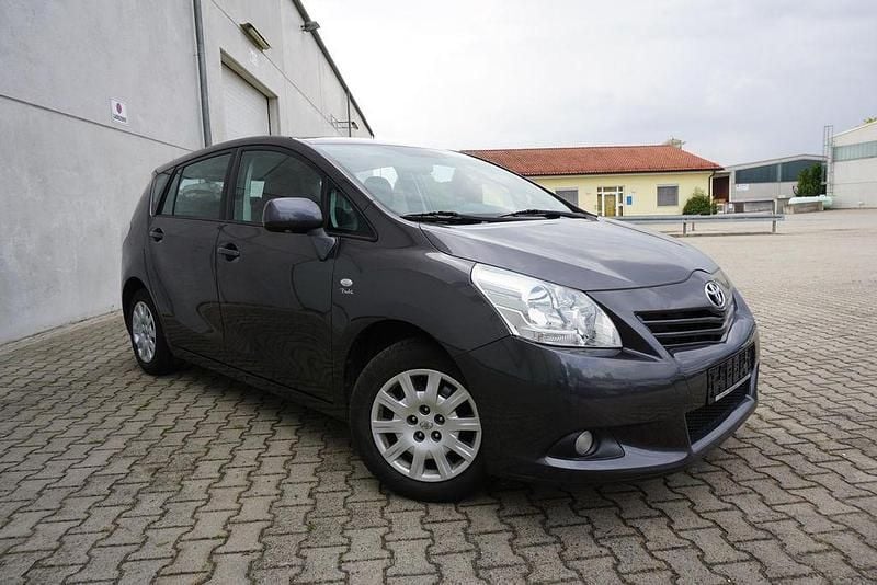 Gebraucht Toyota Verso 132 PS (97 kW) 2009 Marlingrau metallic Van / Kleinbus