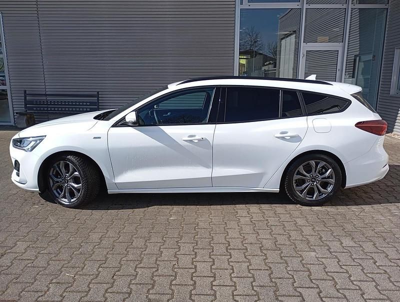 Gebraucht Ford Focus ST-Line X 155 PS (114 kW) 2024 Frostweiß Kombi