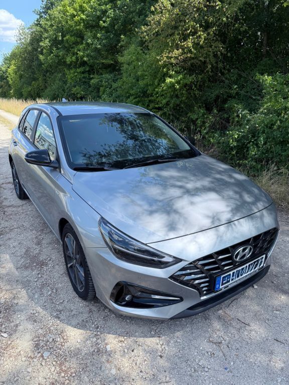 Silber Gebraucht 2021 Hyundai i30 Edition 30+ Limousine | 21.790 € (Guter Preis) - Bild 1/4