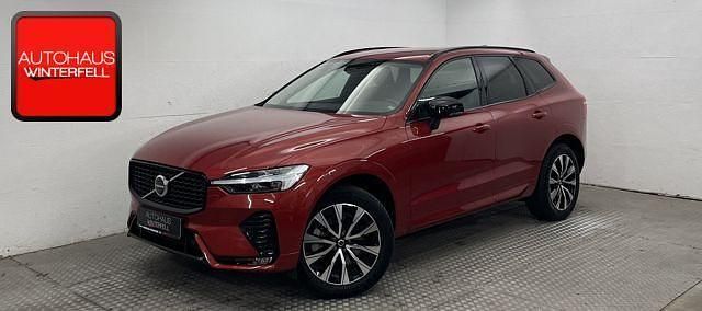 Fusion red (metallic) Gebraucht 2023 Volvo XC60 Plus SUV | 42.800 € (Superpreis) - Bild 1/4