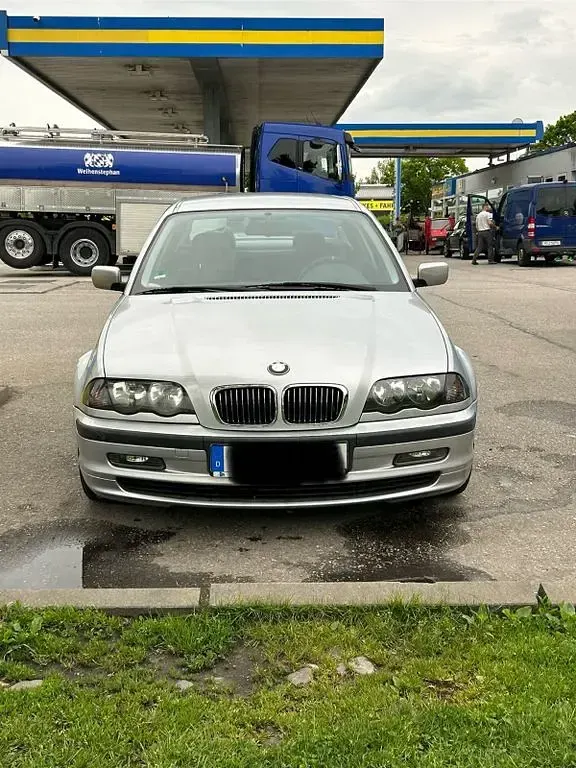 Gebraucht BMW 320 150 PS (110 kW) 1998 Silber Limousine