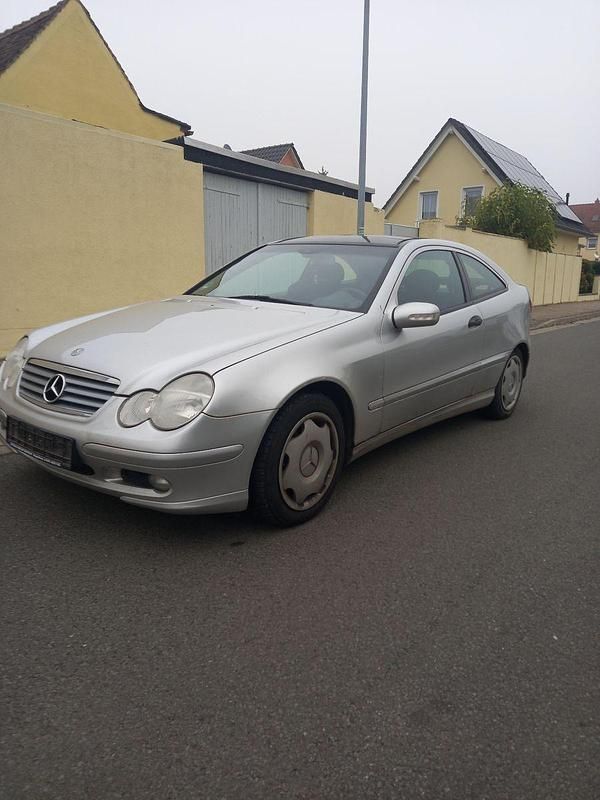 Silber Gebraucht 2002 Mercedes C180 Coupé | 750 € (Superpreis) - Bild 1/4