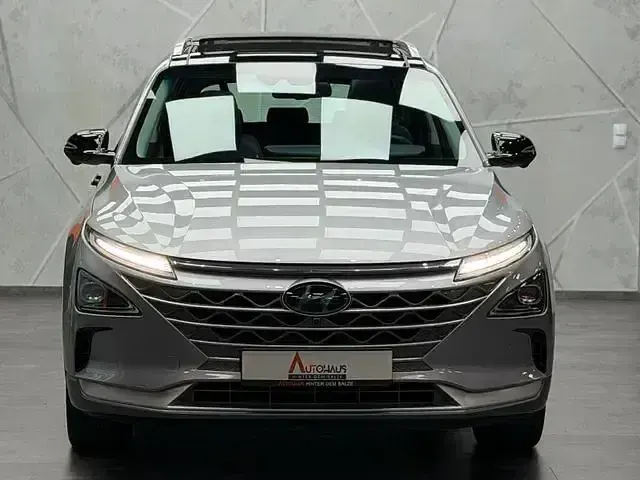 Gebraucht Hyundai Nexo Basis 184 PS (135 kW) 2023 Shimmering silver / met SUV