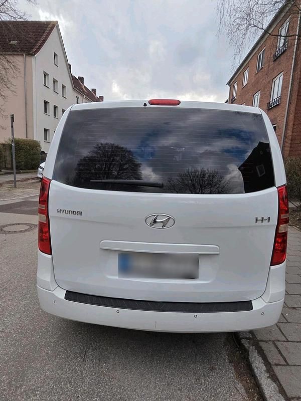 Gebraucht Hyundai H-1 175 PS (128 kW) 2011 Weiß Van / Kleinbus