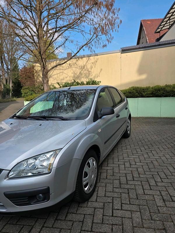 Gebraucht Ford Focus 101 PS (74 kW) 2005 Silber Kleinwagen