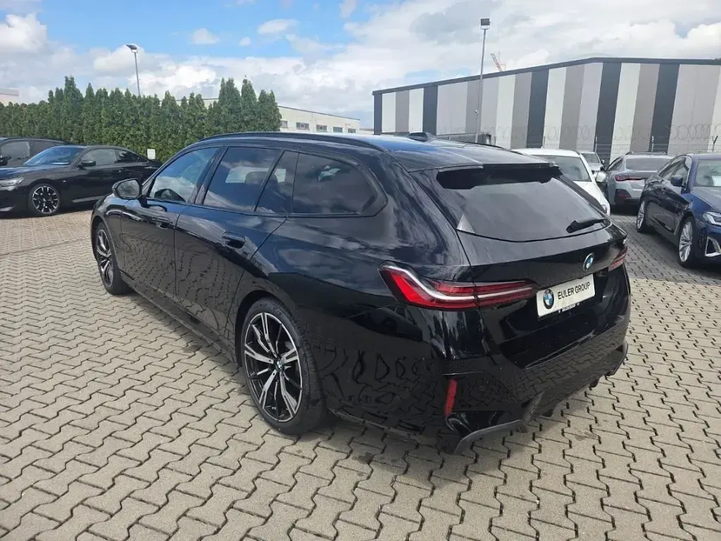 Second-hand BMW 520 M Sport 190 CP (139 kW) 2025 Negru Break