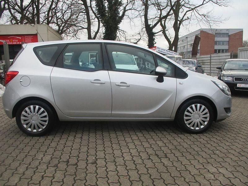 Gebraucht Opel Meriva Edition 101 PS (74 kW) 2016 Silber Van / Kleinbus