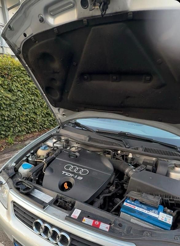Second-hand Audi A3 90 CP (66 kW) 2000 Argintiu Hatchback