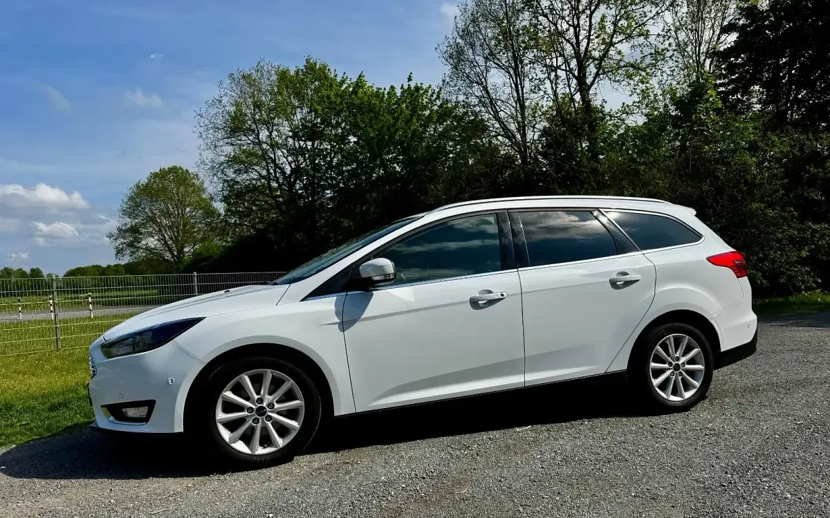 Używany Ford Focus Titanium 105 KM (77 kW) 2015 Biały Kombi