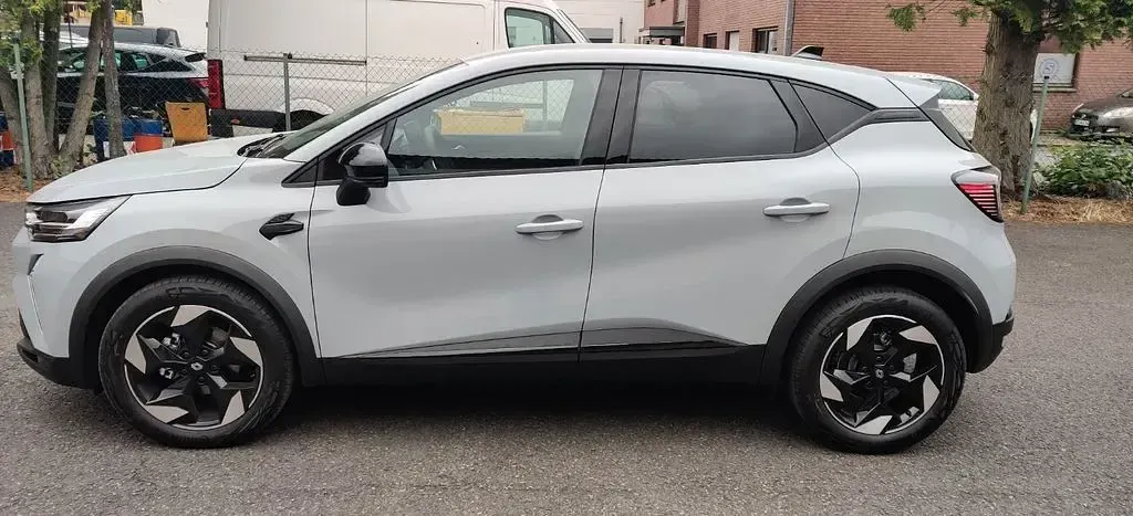 Neu Renault Captur Techno 140 PS (102 kW) 2026 Grau SUV