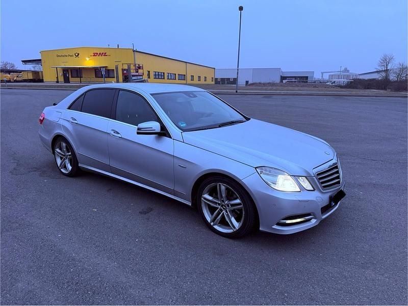 Gebraucht Mercedes E200 136 PS (100 kW) 2011 Silber Limousine