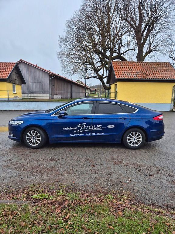 Gebraucht Ford Mondeo Titanium 179 PS (131 kW) 2016 Blau Limousine