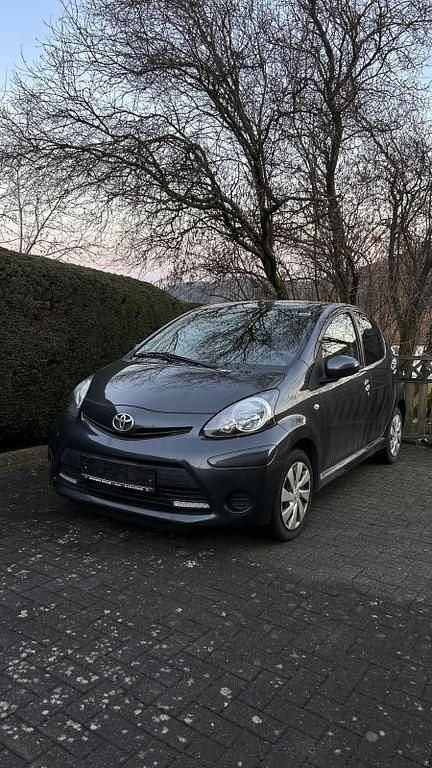 Gebraucht Toyota Aygo Cool 68 PS (50 kW) 2013 Grau Kleinwagen