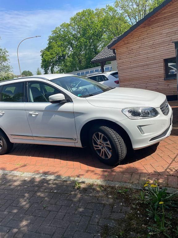 Weiß Gebraucht 2016 Volvo XC60 Summum SUV | 16.900 € (Superpreis) - Bild 1/4
