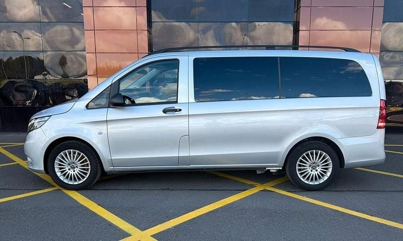 Second-hand Mercedes Vito 237 CP (174 kW) 2023 Argintiu Van