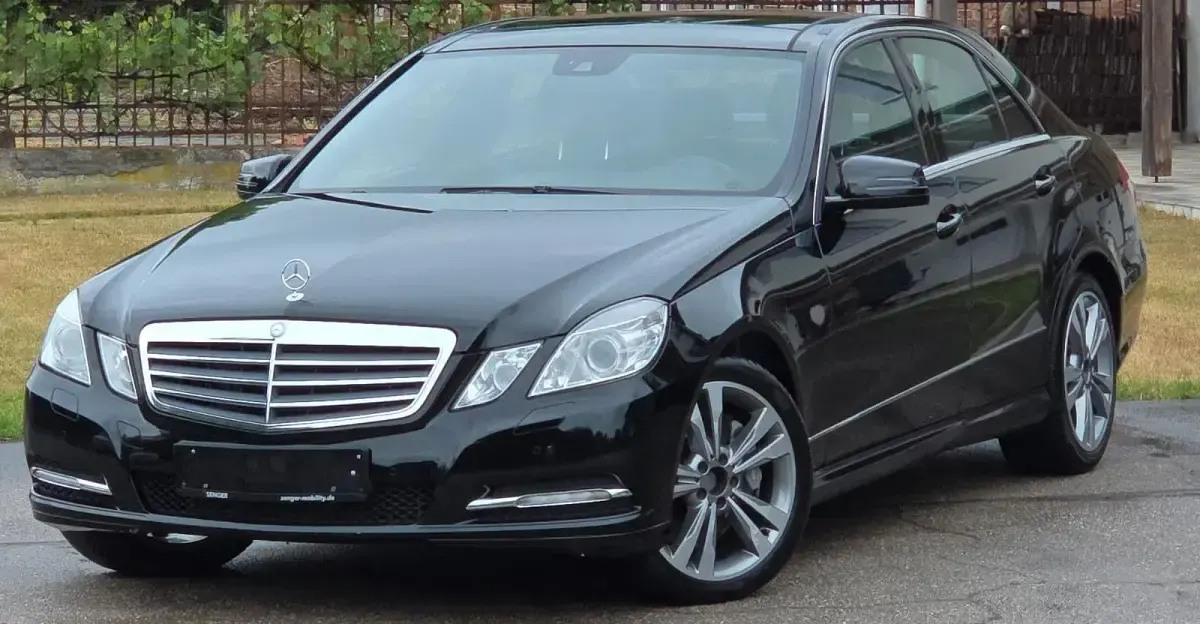 Gebraucht Mercedes E350 Avantgarde 265 PS (194 kW) 2012 Schwarz Limousine