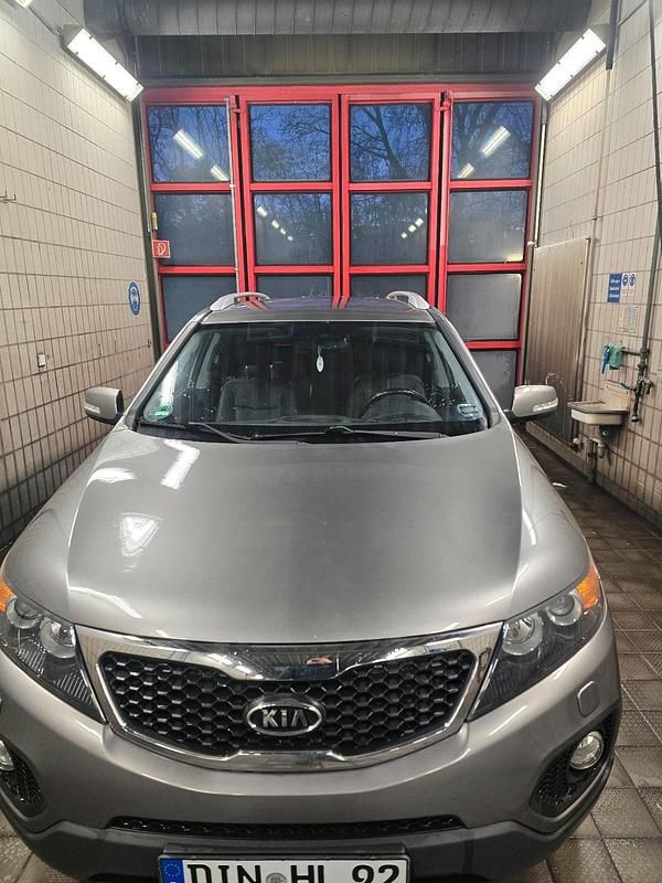 Grau Gebraucht 2013 Kia Sorento SUV | 12.800 € - Bild 1/4