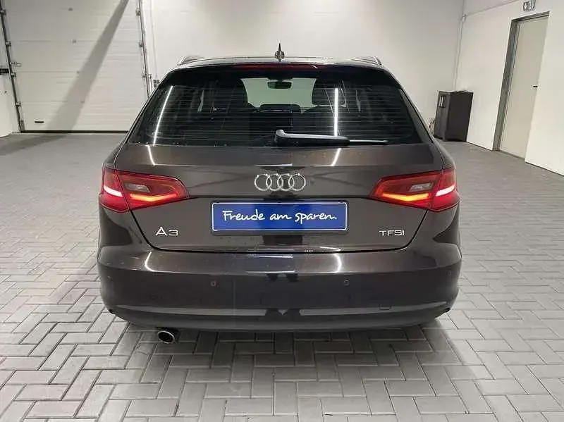 Gebraucht Audi A3 Ambiente 110 PS (80 kW) 2015 Braun Limousine