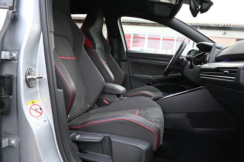 Gebraucht VW Golf VIII GTI Clubsport 300 PS (220 kW) 2022 Reflexsilber Limousine