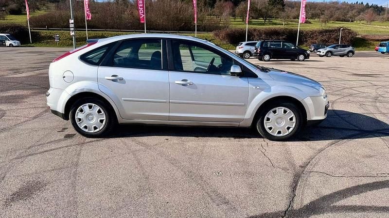 Gebraucht Ford Focus 116 PS (85 kW) 2008 Silber Limousine