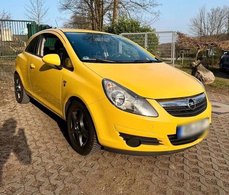 Gebraucht Opel Corsa Edition 69 PS (50 kW) 2010 Gelb Kleinwagen