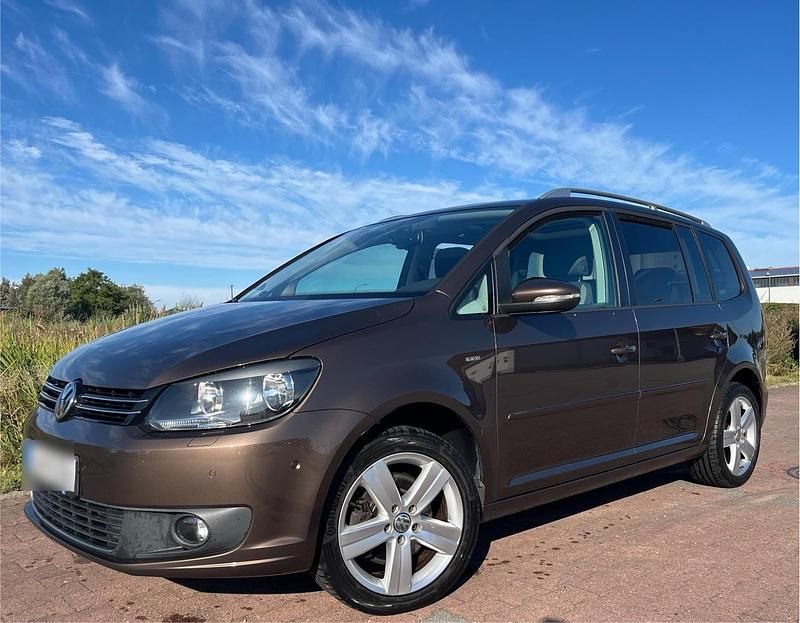 Braun Gebraucht 2012 VW Touran Van / Kleinbus | 7.444 € (Guter Preis) - Bild 1/4