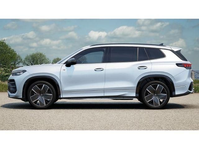 Neu VW Tayron R-line 150 PS (110 kW) 2025 Silber SUV