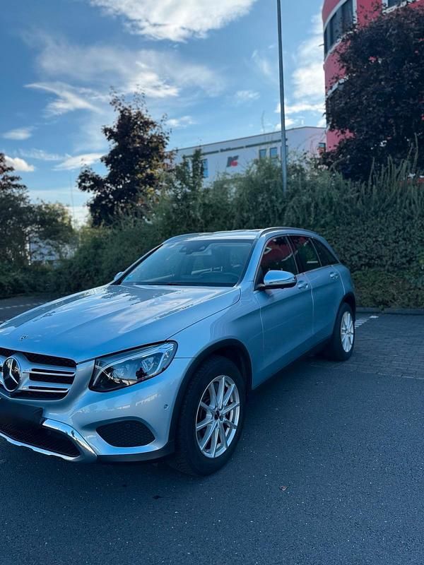 Andere farben Gebraucht 2018 Mercedes GLC250 SUV | 22.850 € (Fairer Preis) - Bild 1/4