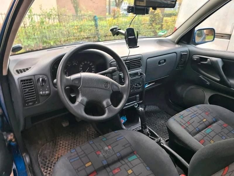 Gebraucht VW Polo 60 PS (44 kW) 1999 Blau Kleinwagen