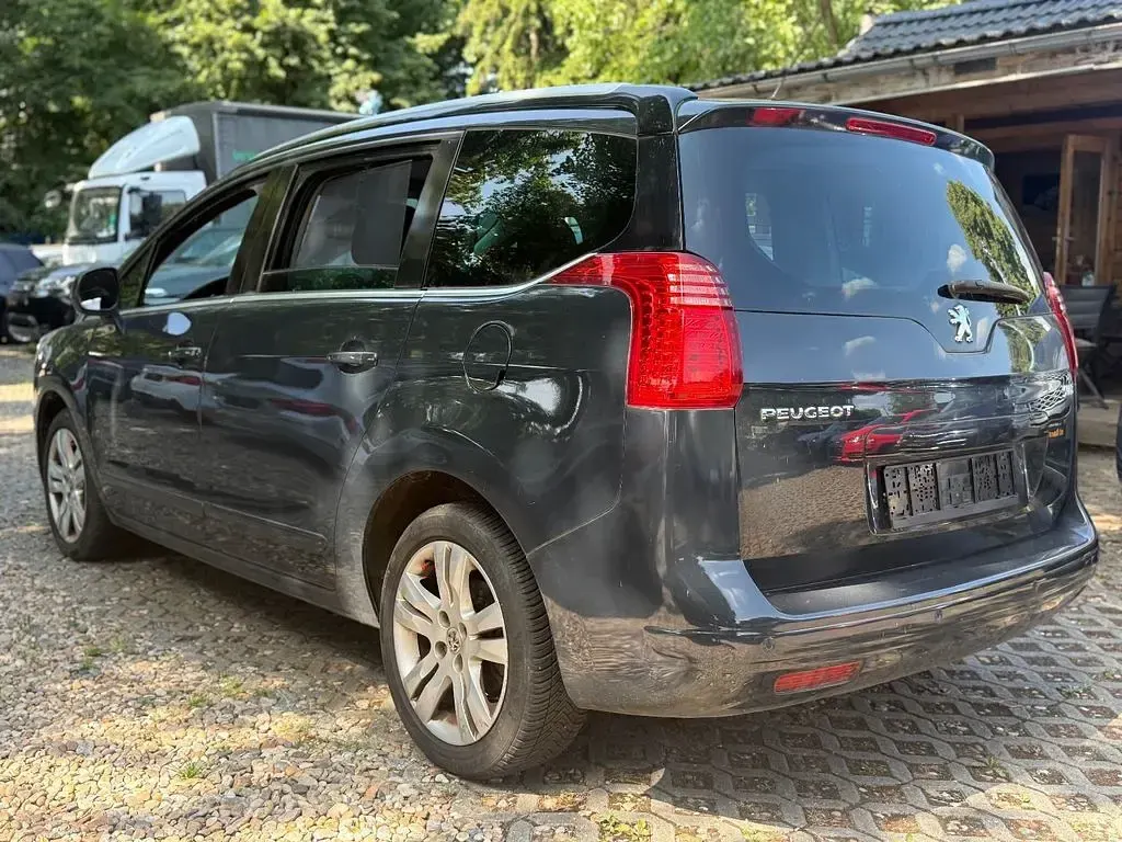 Gebraucht Peugeot 5008 Platinum 163 PS (119 kW) 2011 Grau Van / Kleinbus