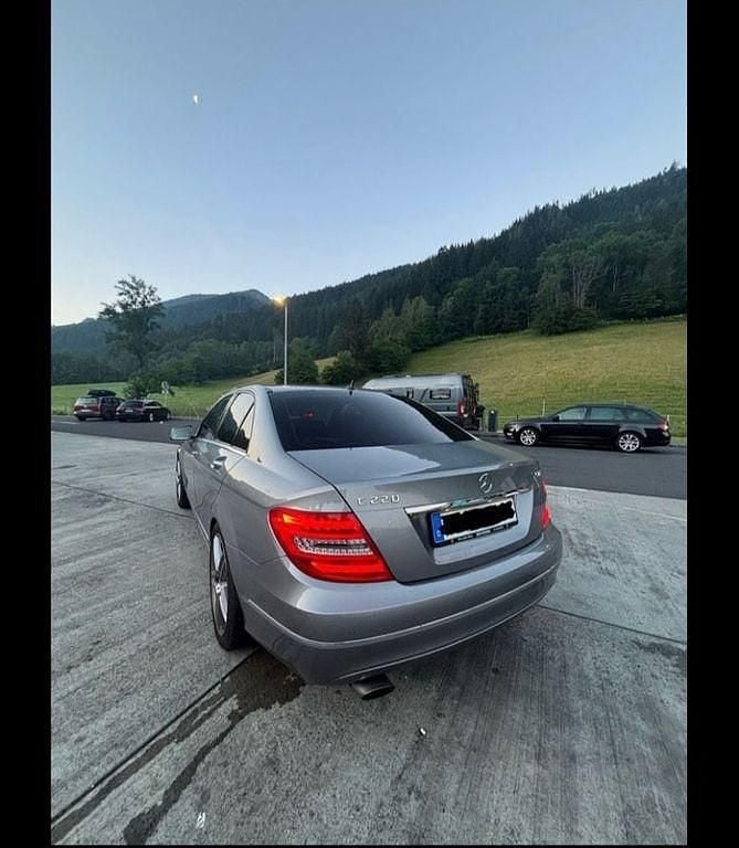 Gebraucht Mercedes C220 Elegance 170 PS (125 kW) 2011 Grau Limousine